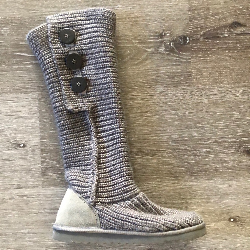 Women’s Classic Knit Boots in grey